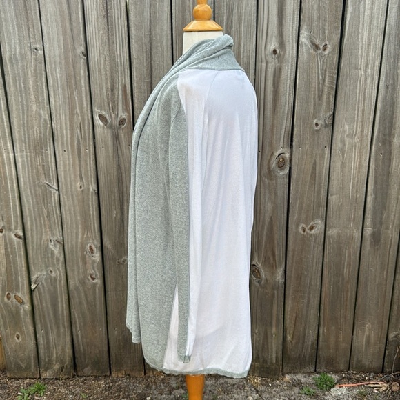 Armani Collezioni gray and white sweater, size 8 - Picture 2 of 5